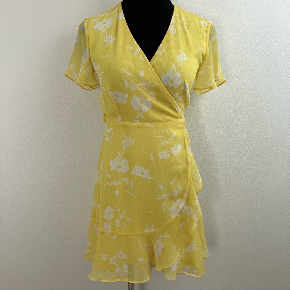 🔴 Floral Ruffled Wrap Dress - Picture 1 of 13